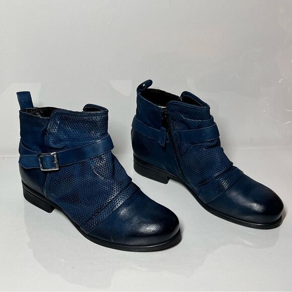 Miz Mooz Suzy Wide Width Leather Ankle Boots - Picture 2 of 8